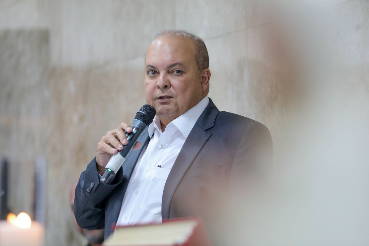 Ibaneis entrega 40 escrituras a igrejas e templos religiosos