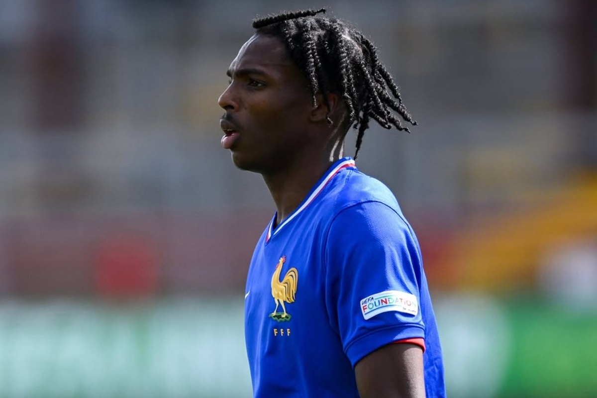 Liverpool anuncia contratação de zagueiro francês por R$ 431 milhões