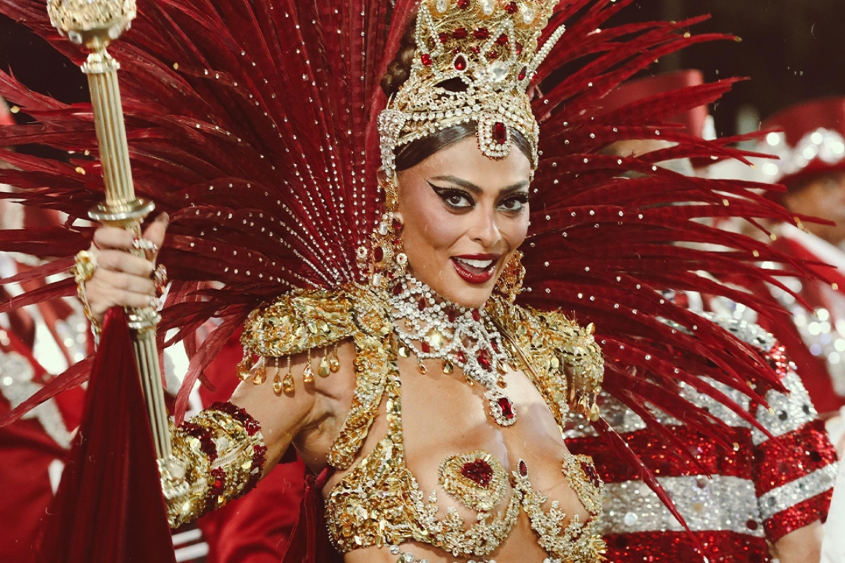 Juliana Paes celebra vitória da Viradouro e se emociona ao falar do pai. Veja vídeo