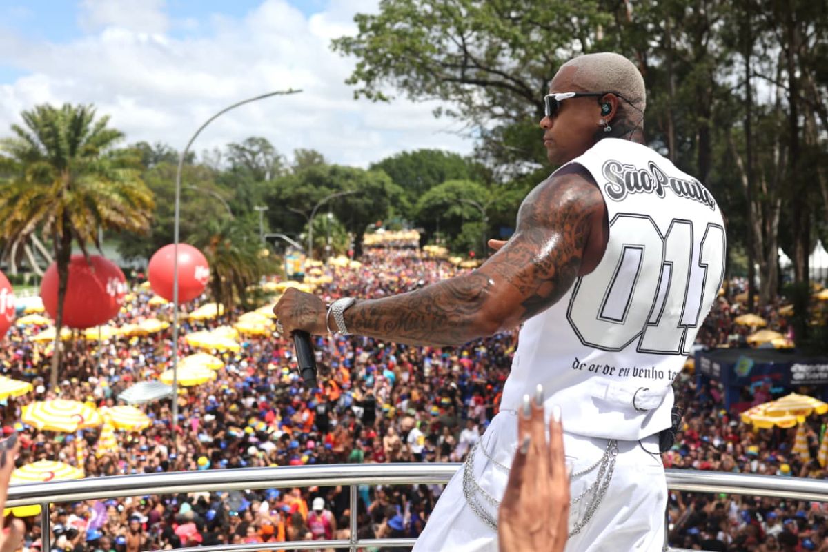 "SP também tem molho": bloco do baiano Léo Santana faz público rebolar. Veja vídeo