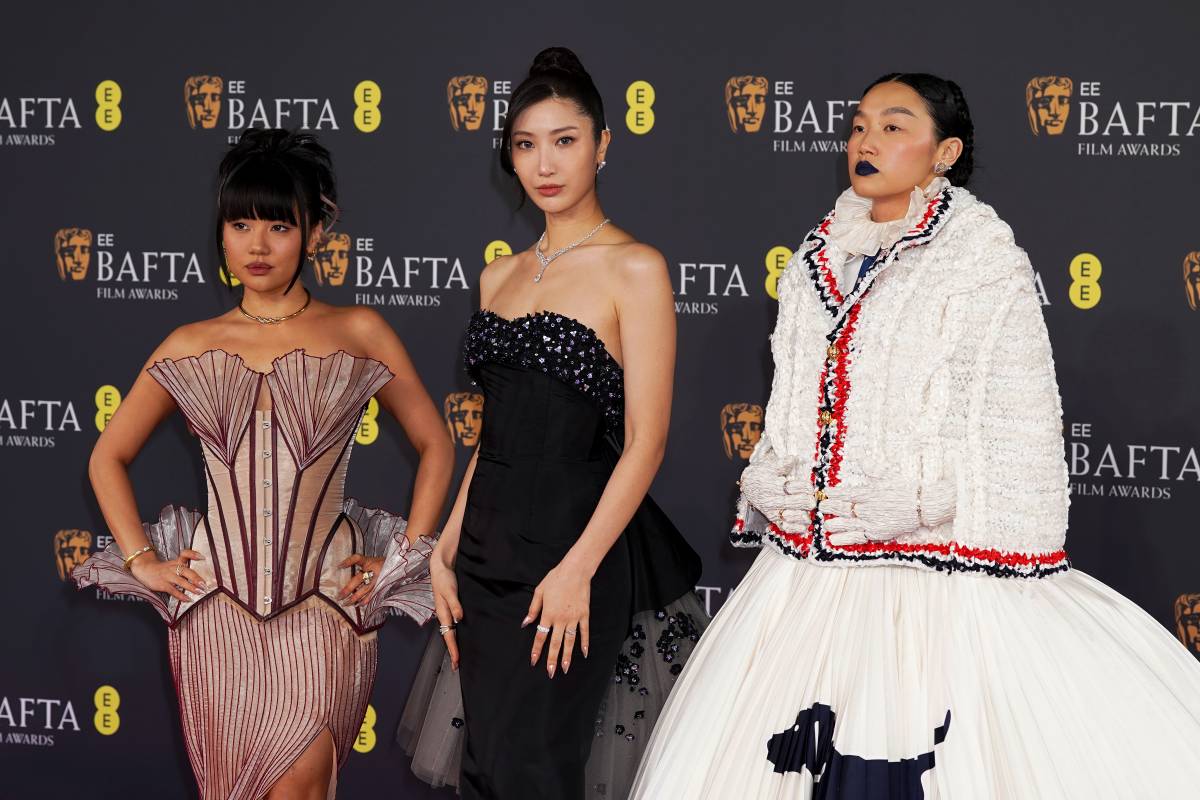 Celebridades fogem do minimalismo no Bafta 2026; confira visuais