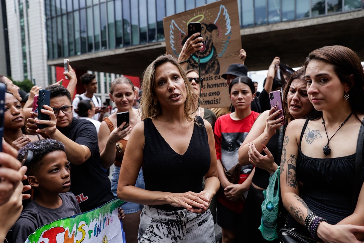 Luisa Mell se emociona em protesto na Paulista: "Só vamos chorar?". Vídeo