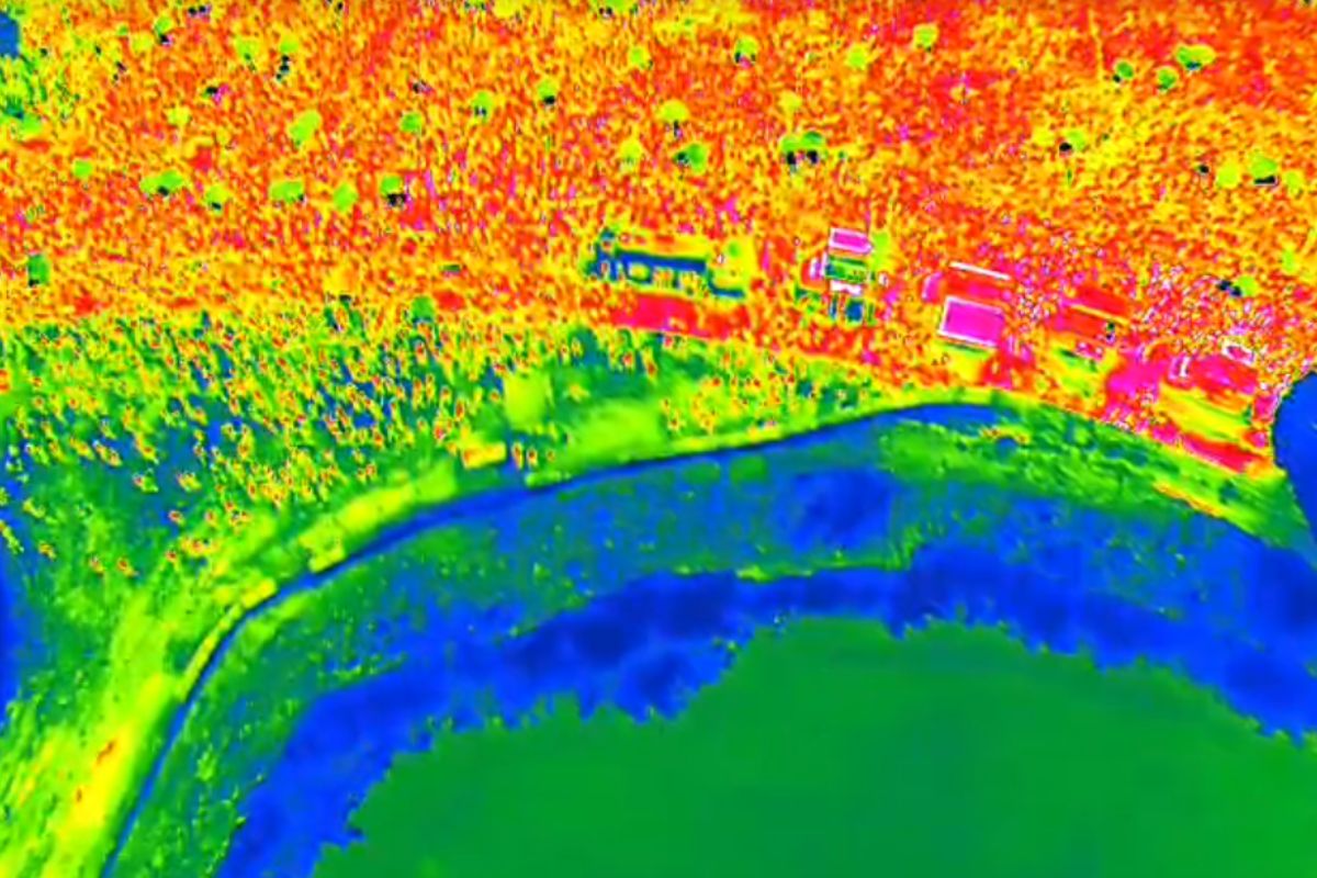 Drone da PM mostra "mapa de calor" de foliões no bloco de Léo Santana. Veja vídeo
