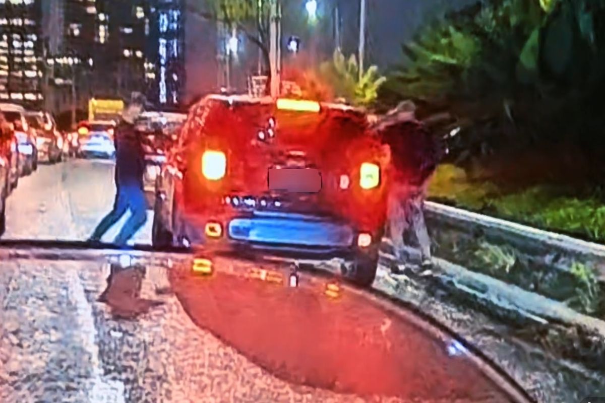 Assalto na Marginal: influencer flagra ataque de ladrões no trânsito. Vídeo