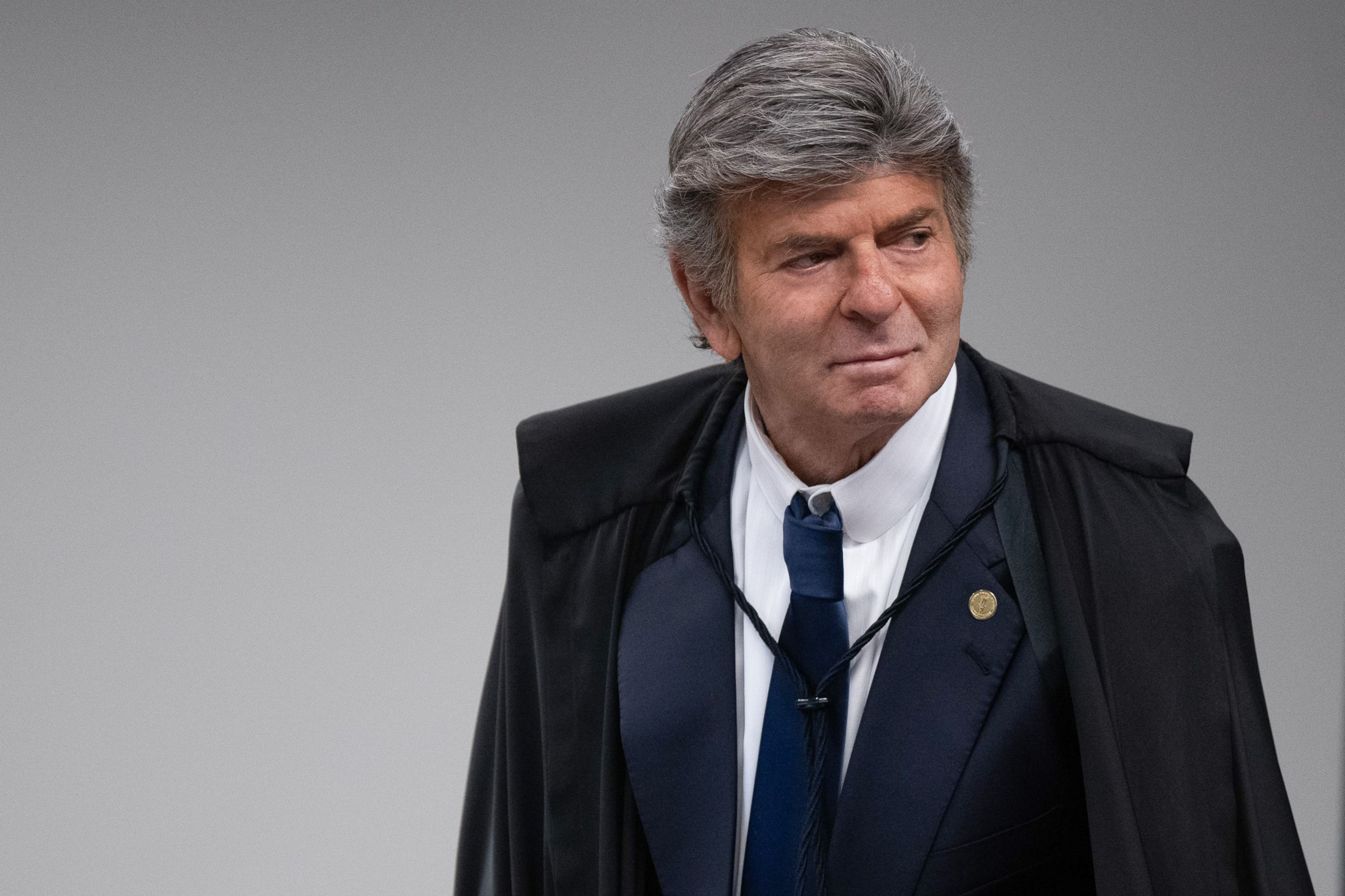 Fux questiona próprio gabinete sobre erro em arquivamento de notícia-crime contra Lula