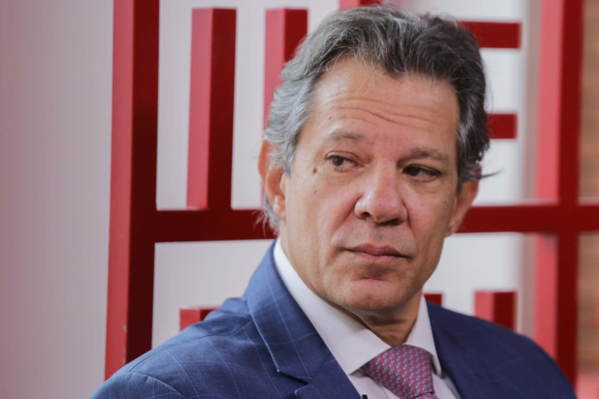 PT aposta em Flávio Bolsonaro para convencer Haddad a ser candidato