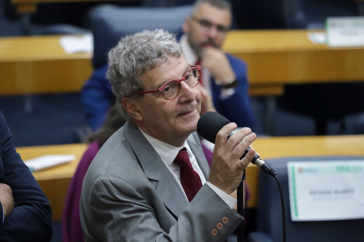 Vereador quer CPI para investigar contratos revelados pelo Metrópoles