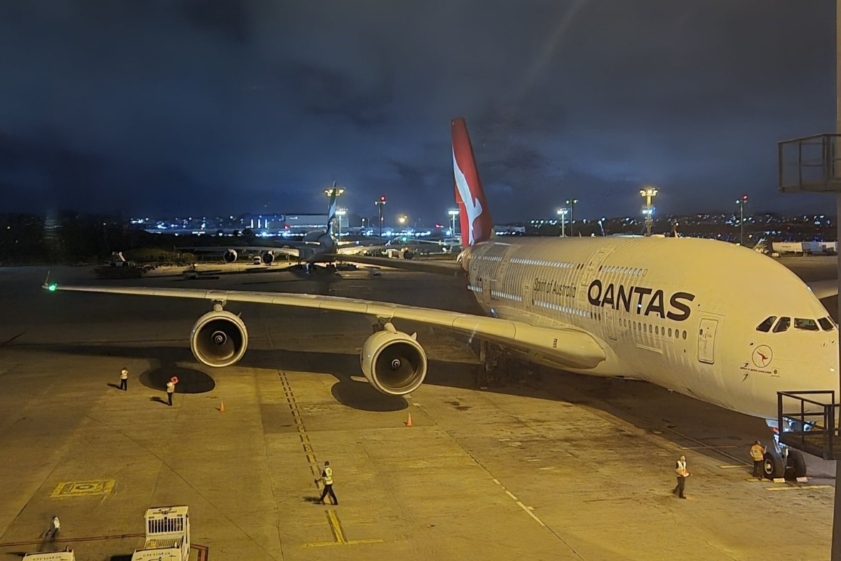 Com dois andares, maior avião comercial do mundo pousa em São Paulo