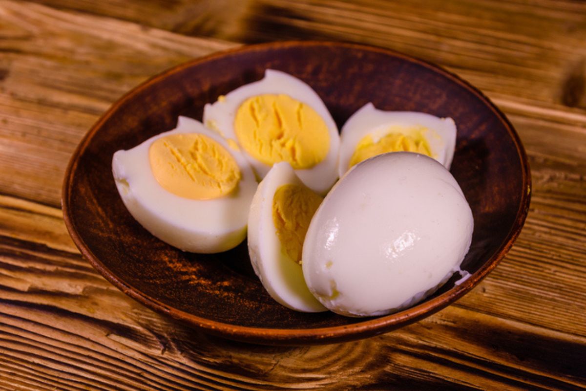 Nutriente encontrado no ovo ajuda na saúde cerebral; veja qual é