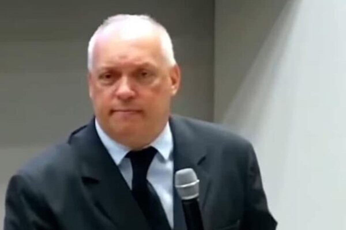 Pastor volta a ser flagrado usando calcinha nas ruas de Goiânia. Vídeo