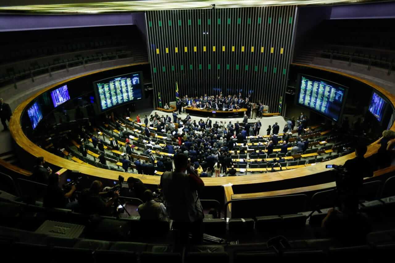 Deputado aciona o MPF por aluguel de analisador de urina na Câmara