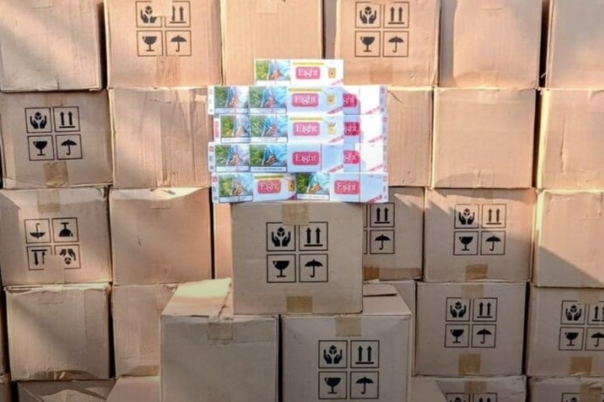 Operação apreende perfumes e 42 mil maços de cigarro contrabandeados