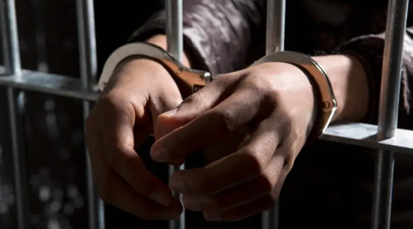 Homem descumpre medida protetiva e é preso dentro da casa da ex-mulher em Rodrigues Alves