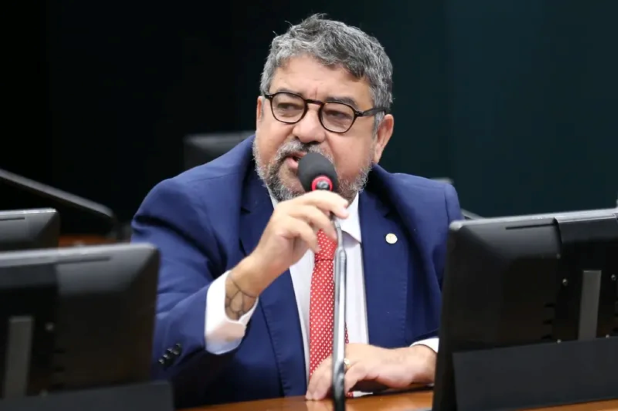 Vice do PT critica ala polêmica de desfile em homenagem a Lula no Rio