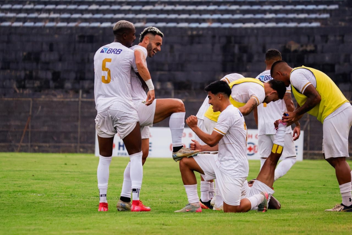 Samambaia vence e encaminha classificação para semifinal do Candangão