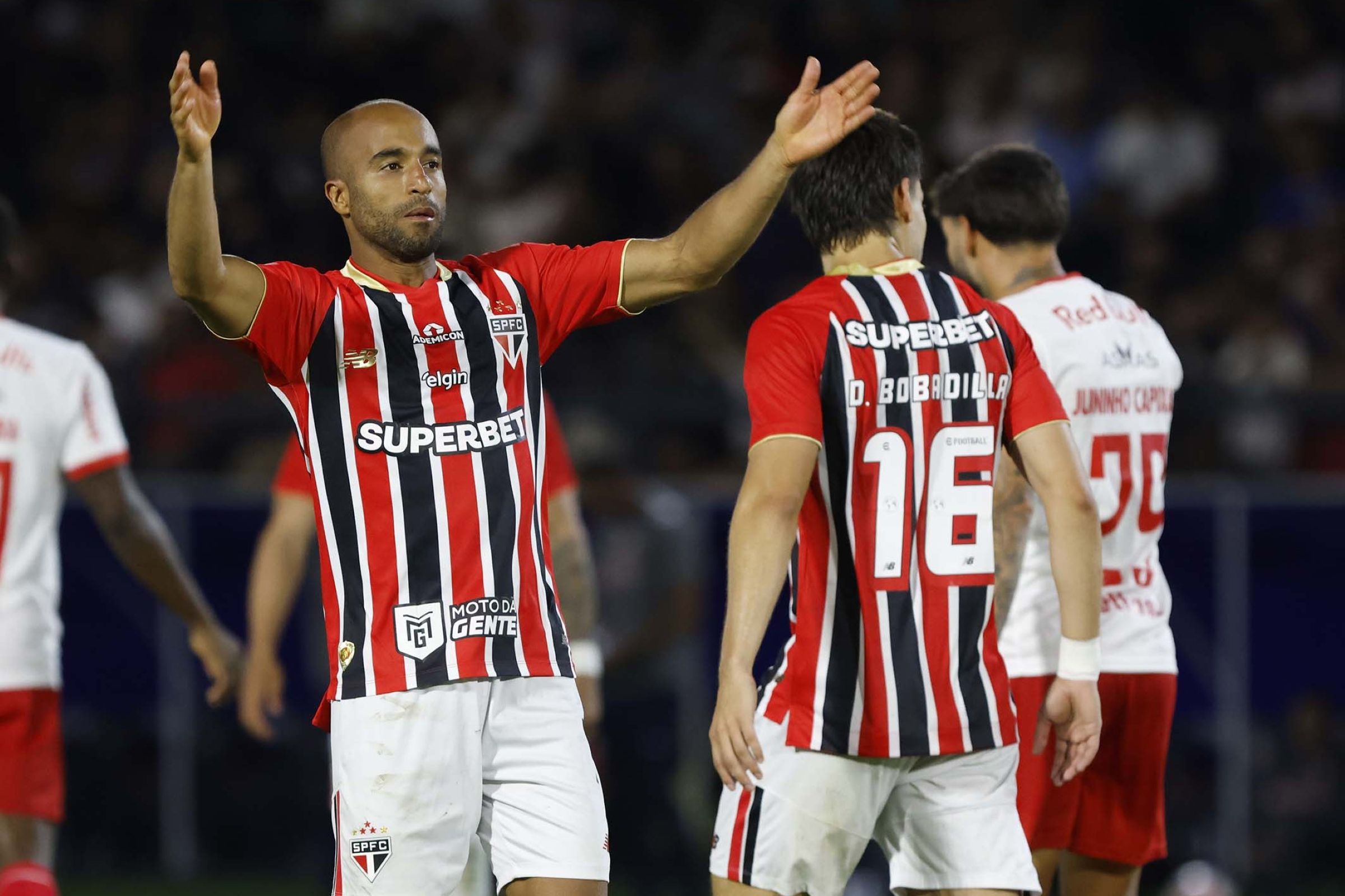 São Paulo vence Red Bull Bragantino e avança à semifinal do Paulistão