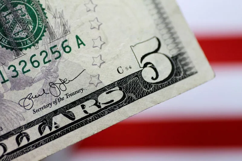 Dólar abre em alta com balanço da Nvidia em destaque