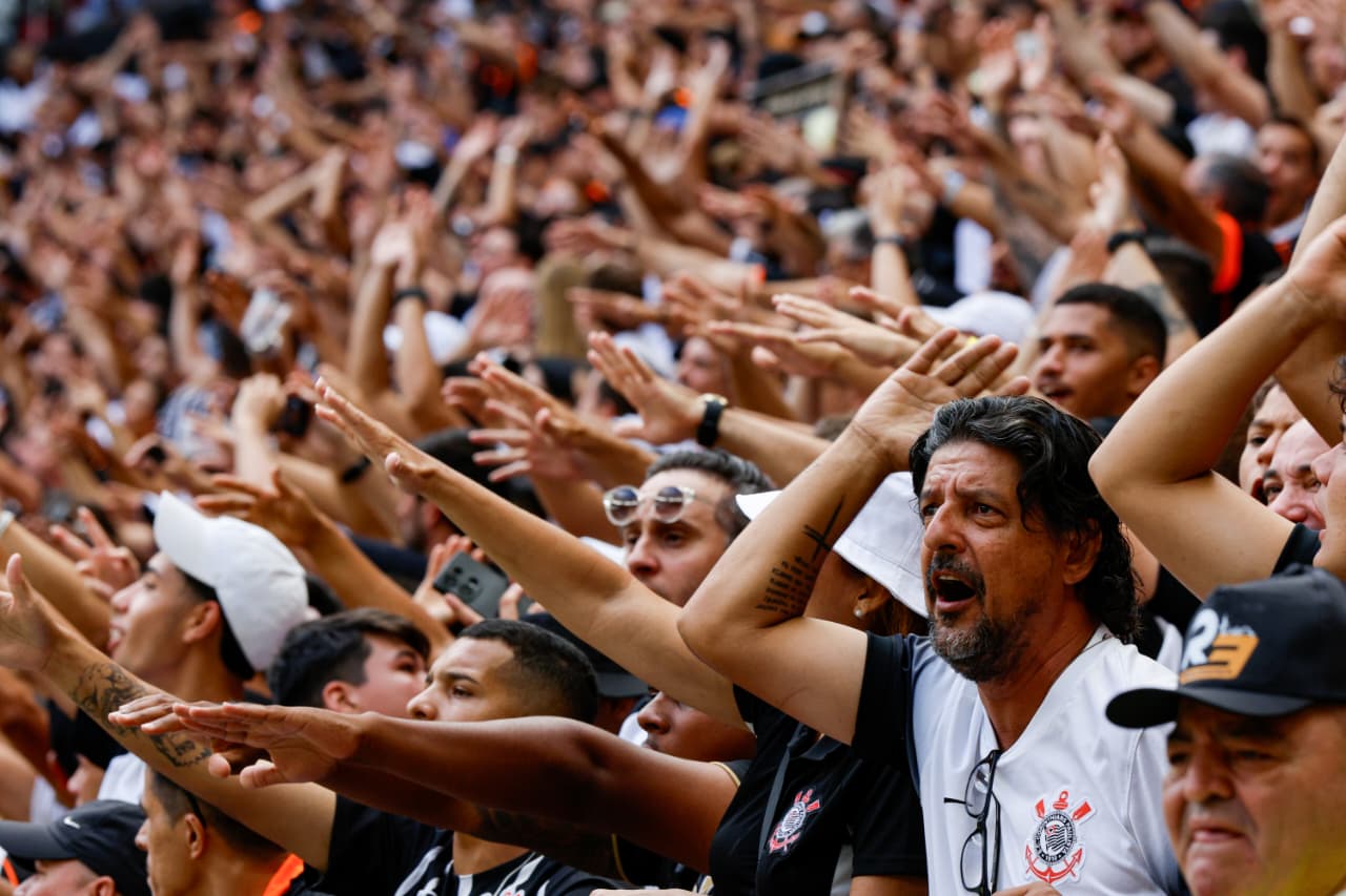Supercopa: torcida do Corinthians apresenta mosaico antes do jogo. Veja vídeo