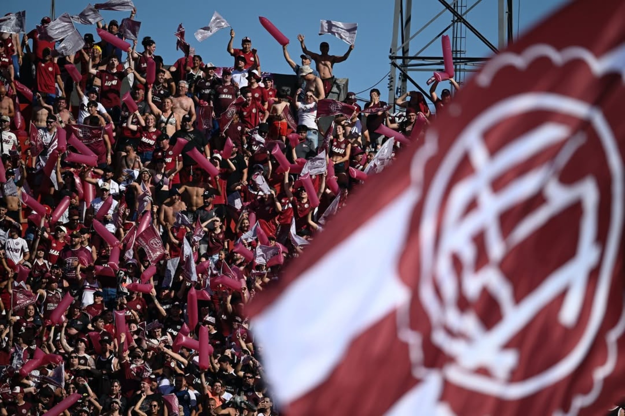 Lanús alerta torcedores sobre racismo no Brasil: "Delito grave"