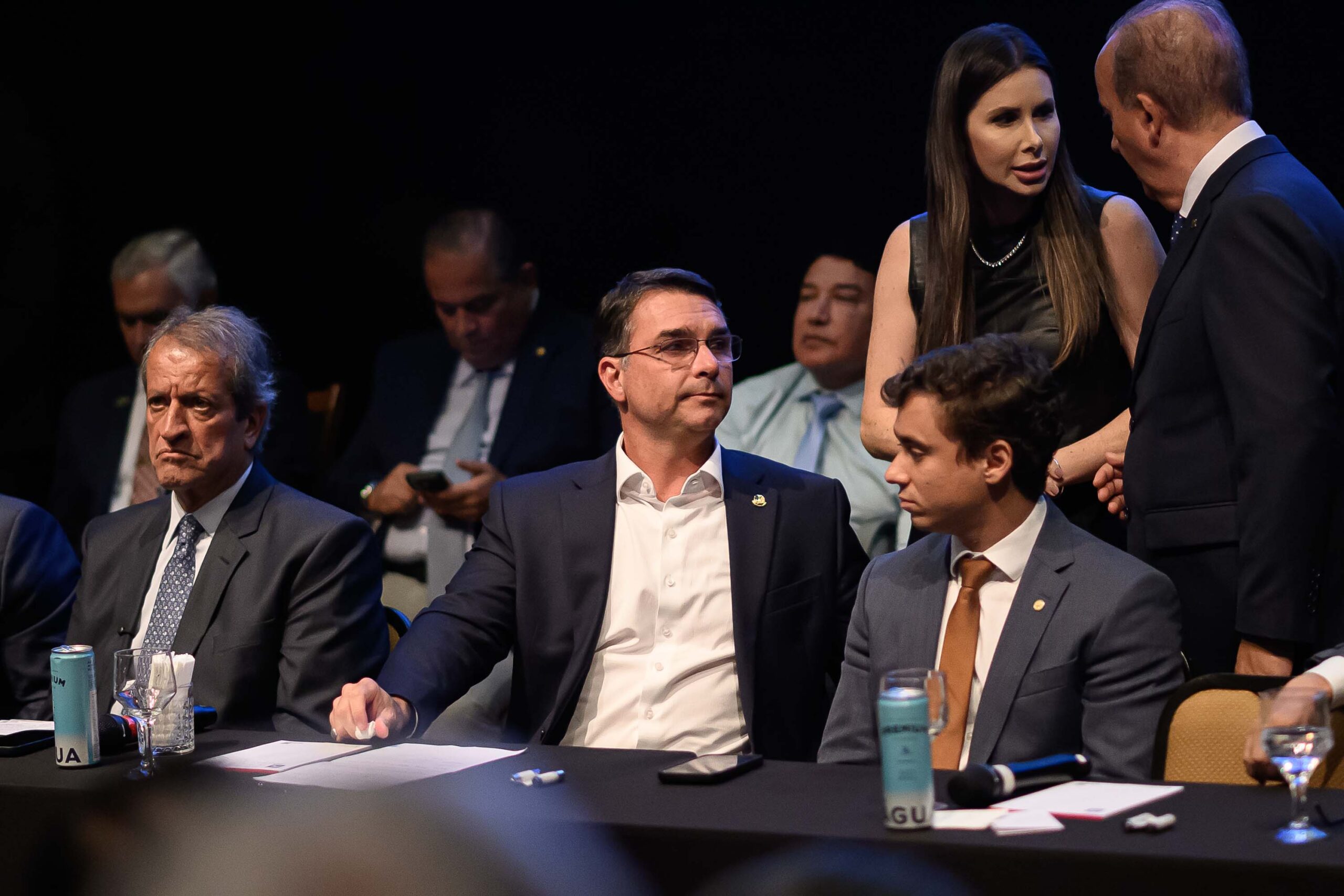 Nikolas responde Eduardo e diz que ajudará Flávio “desgastando” Lula. Vídeo