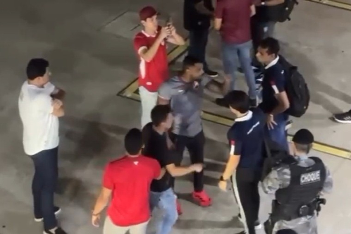 Dirigentes do VIla Nova cobram arbitragem de forma ostensiva: "Safado". Veja vídeo