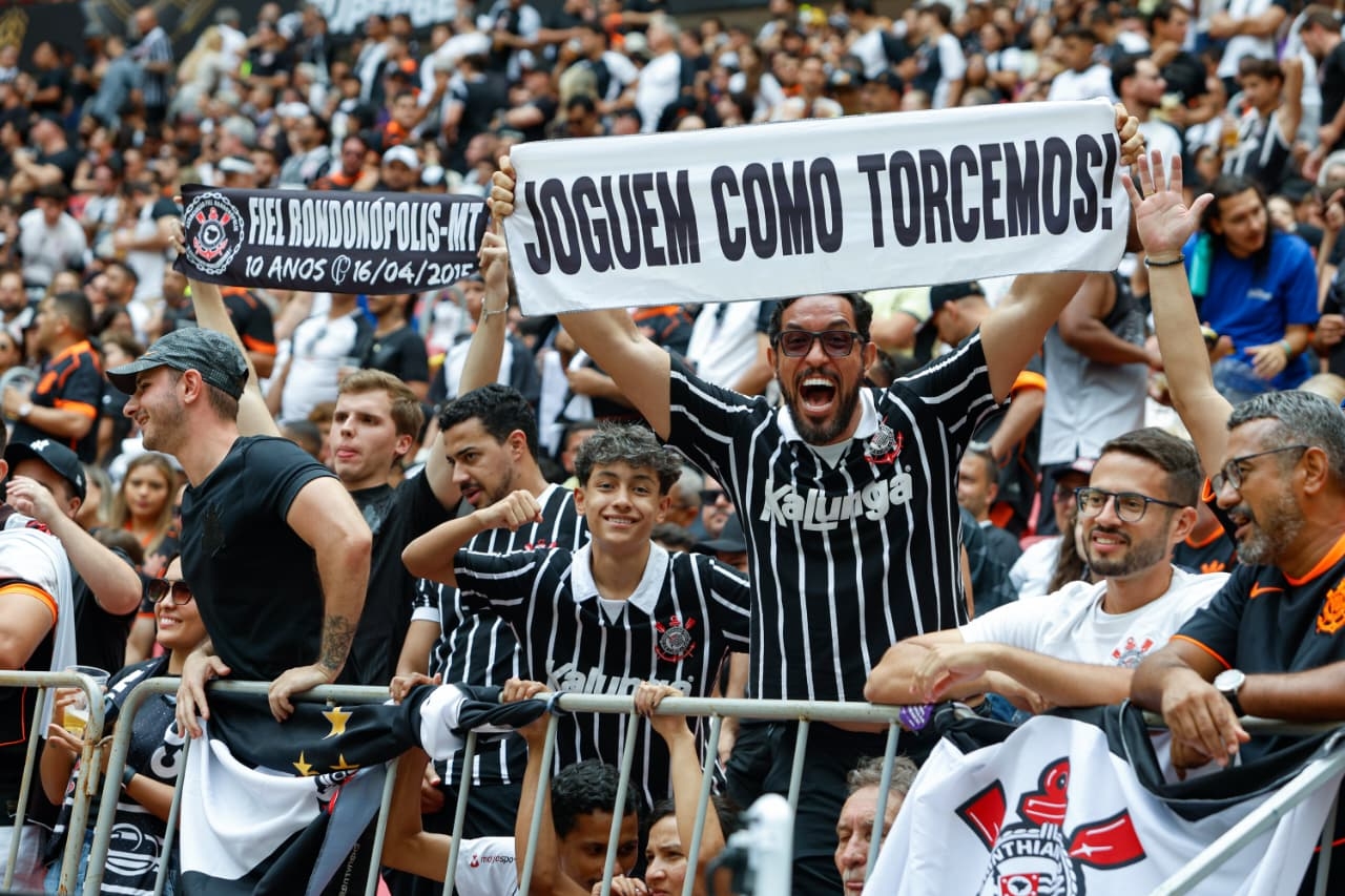 Supercopa: torcidas de Flamengo e Corinthians deram show de civilidade no DF e espetáculo não teve ocorrências. Vídeo