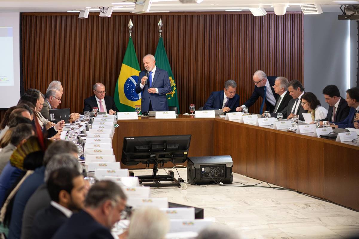 Lula avalia reunião de balanço com ministros que vão deixar governo